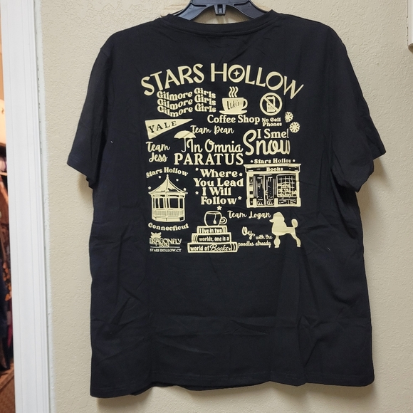Stars Hollow Black Shoet Sleeve T-Shirt - Picture 2 of 2